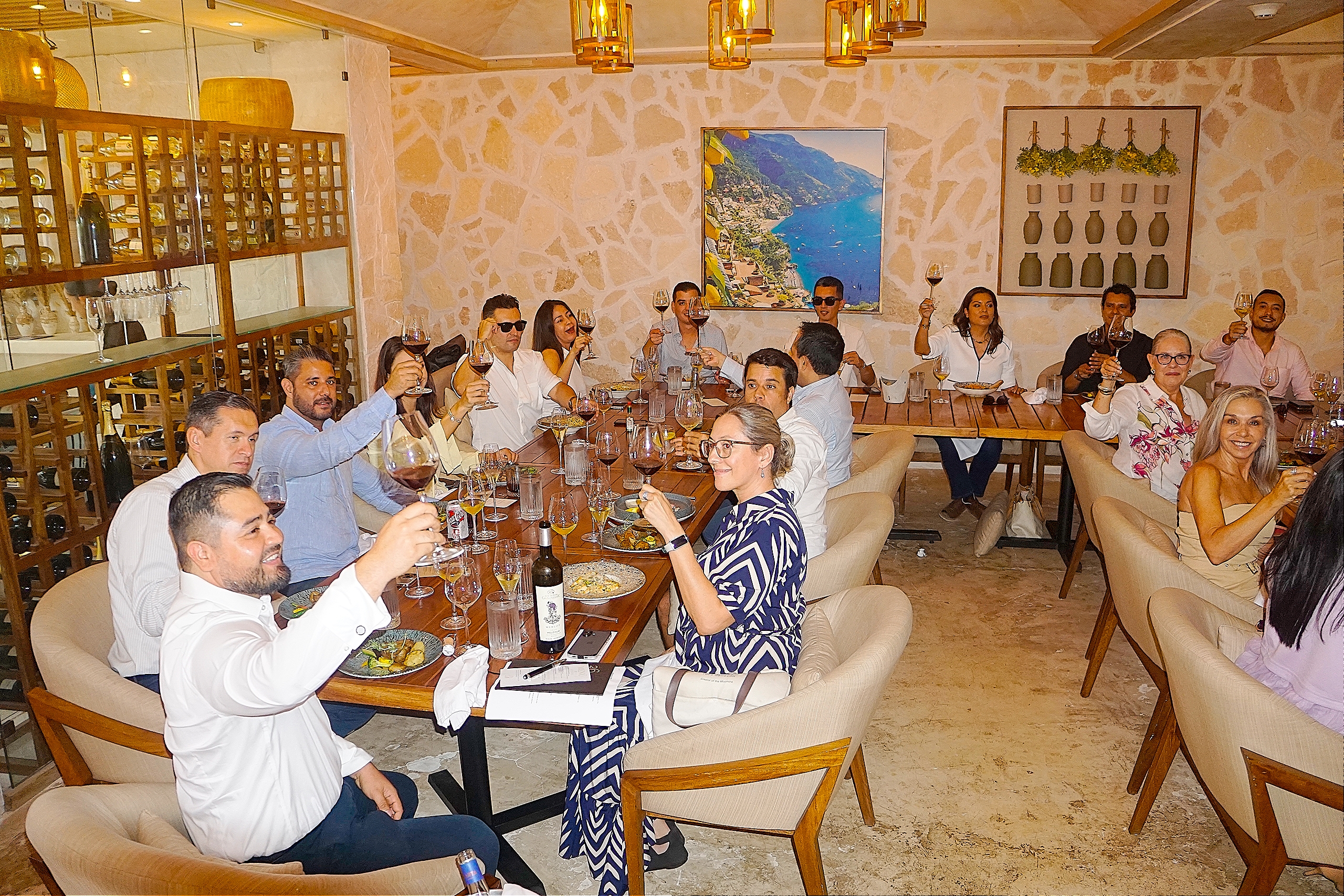 Evento Sabores AMPI en Riviera Nayarit con networking inmobiliario en Taormina Restaurante